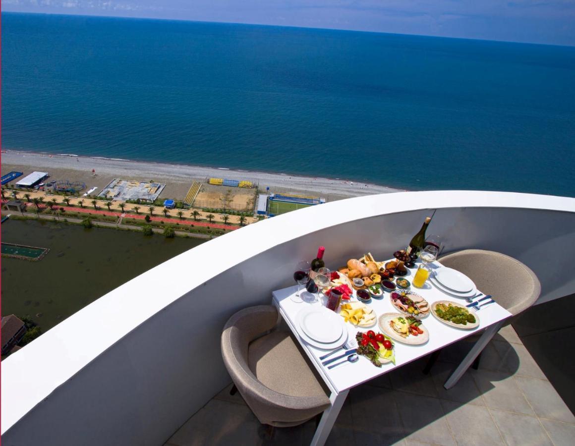 Apartments In Alliance Batumi Esterno foto