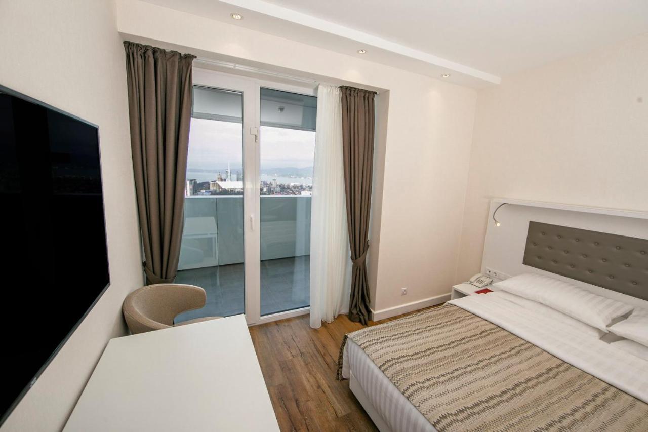 Apartments In Alliance Batumi Esterno foto