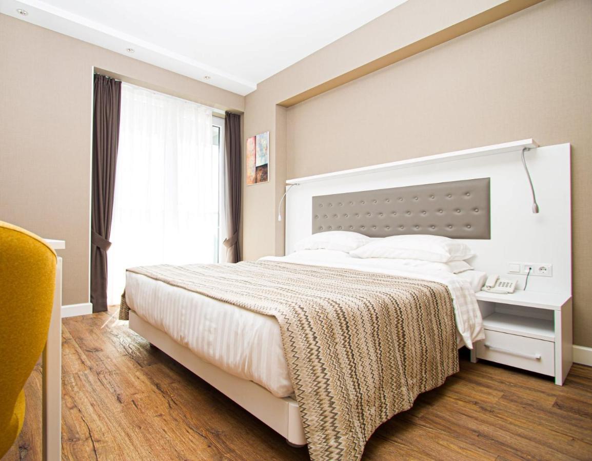 Apartments In Alliance Batumi Esterno foto