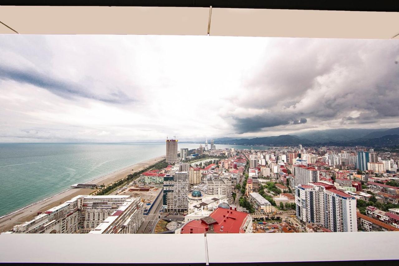Apartments In Alliance Batumi Esterno foto